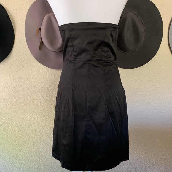 Satin Strapless Zipper Front Dress with Pockets - Picture 2 of 4